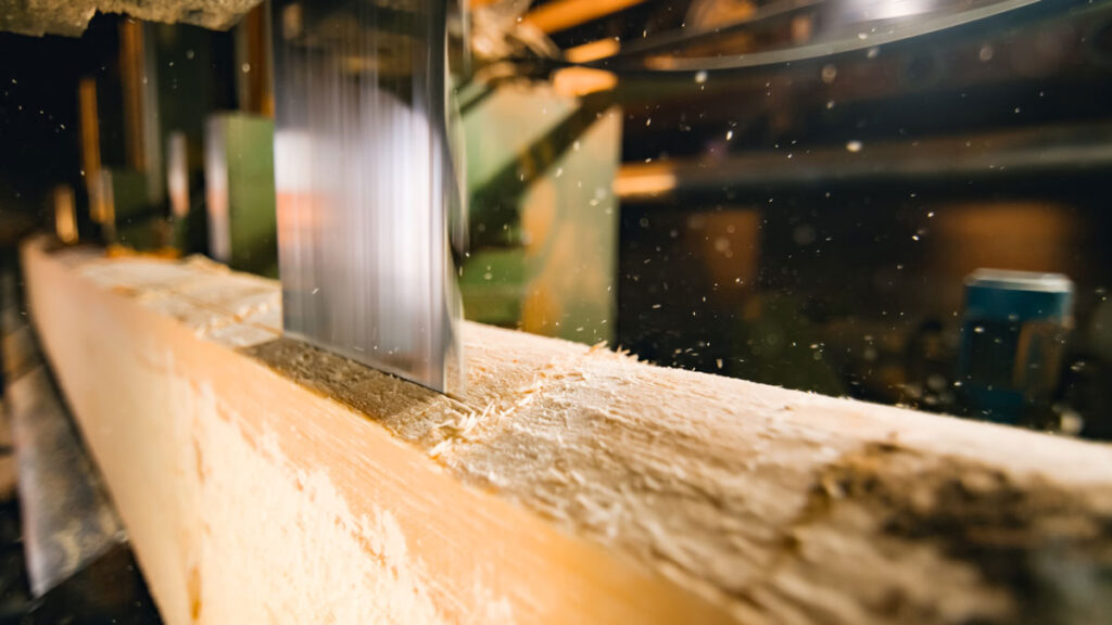Monitoring of saw blades in planing mills